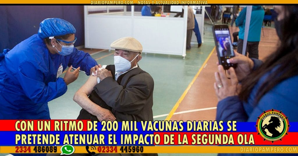 Con un ritmo de 200 mil vacunas diarias se pretende atenuar el impacto de la segunda ola