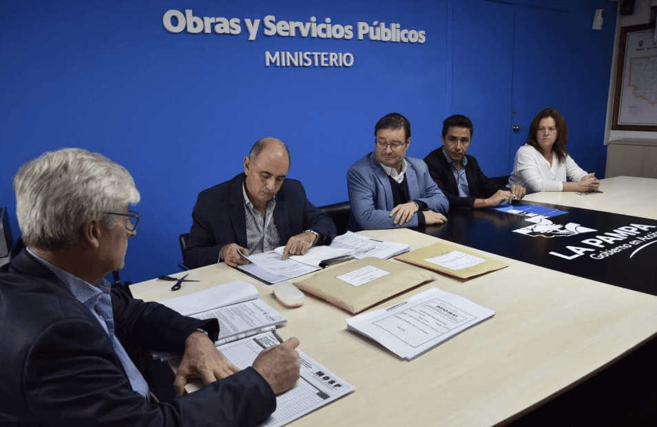 funcionarios reunidos
