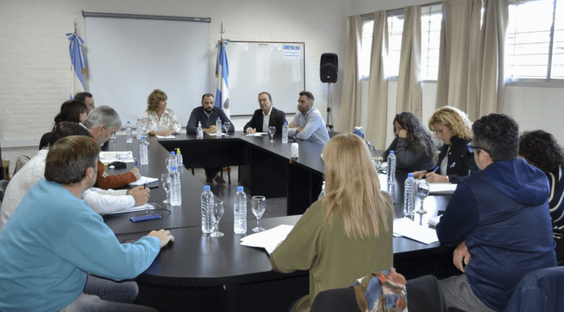funcionarios reunidos