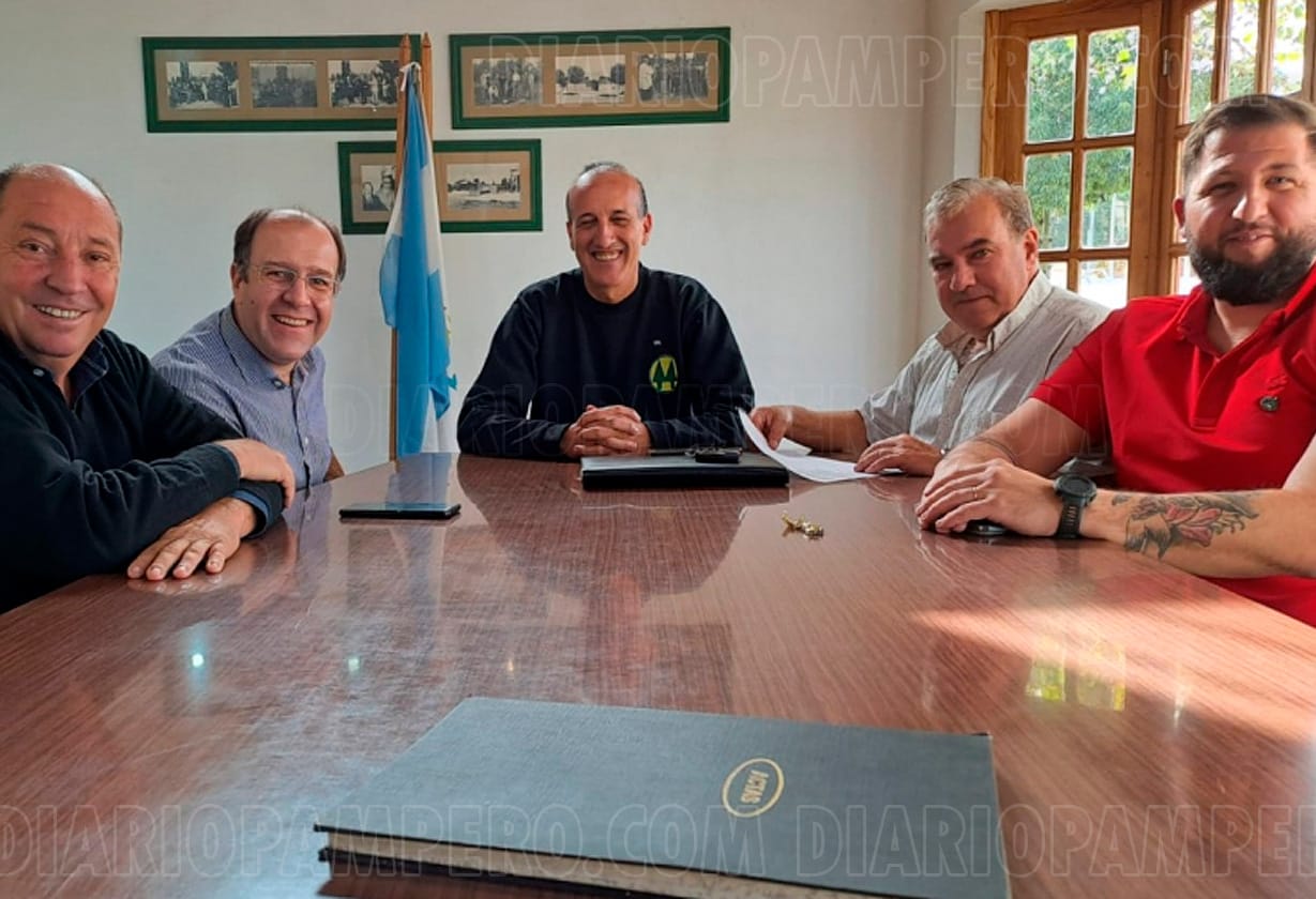 funcionarios reunidos