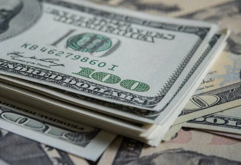 Dólar blue hoy: sigue al alza y se vende a $1.210