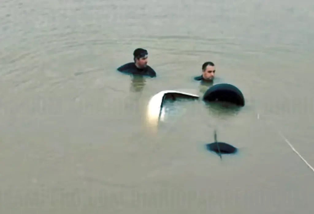 5 muertos tras caída de auto a canal en Ruta 11