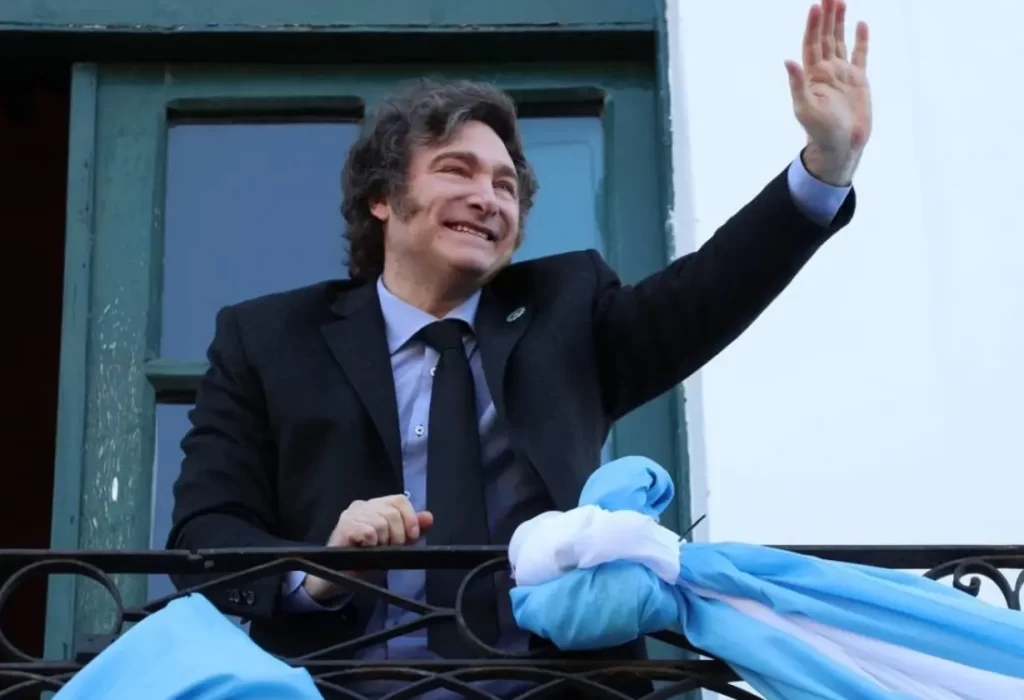 Milei anuncia el «Consejo de Mayo» y baja de impuestos que él mismo subió