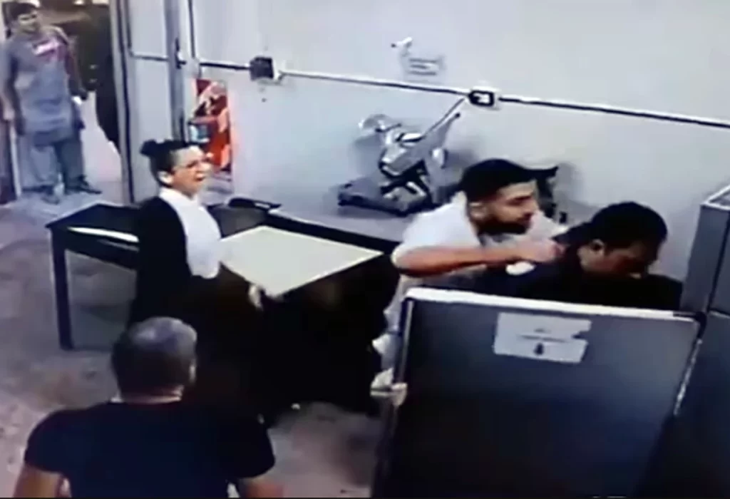 Monserrat: Pastelero amenaza a colega con un cuchillo