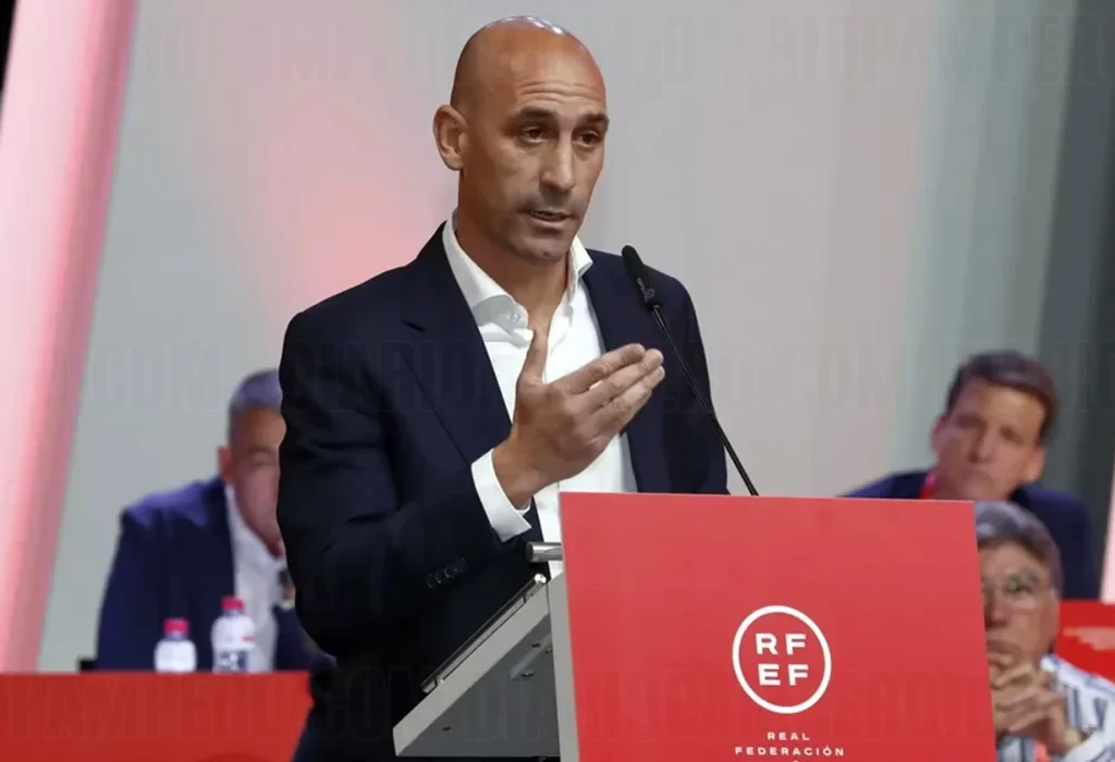 Luis Rubiales será juzgado en febrero de 2025