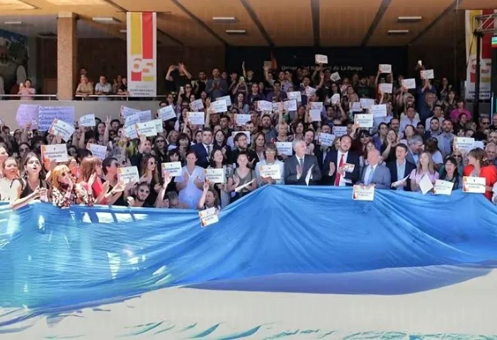 Bensusán Propone Garantizar el Financiamiento Universitario en Argentina