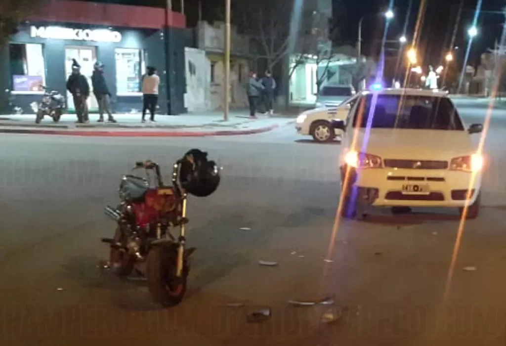 Choque en la intersección de Raúl B. Díaz y Sarmiento deja a una joven hospitalizada