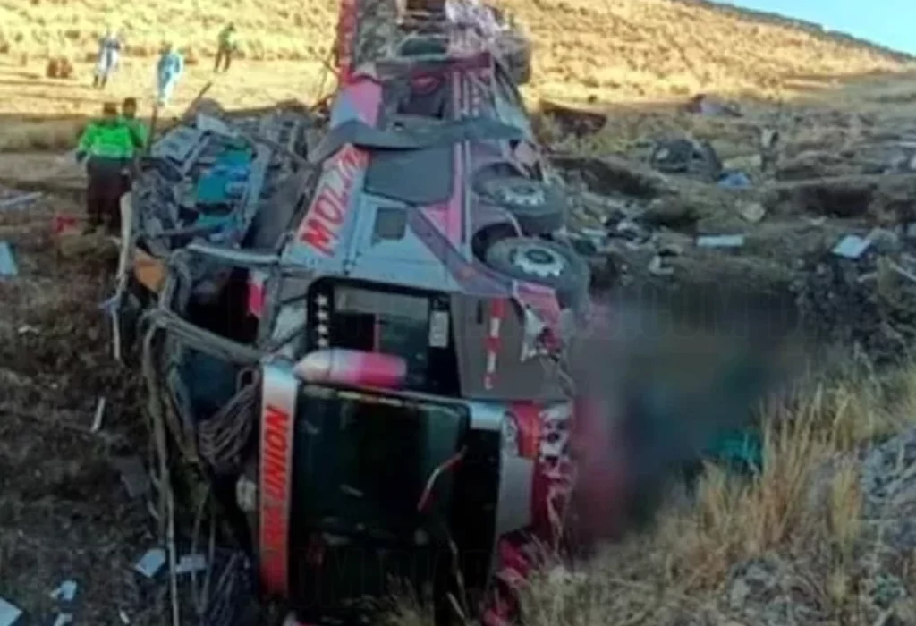 Trágico accidente en Ayacucho: 23 muertos y 15 heridos al caer un colectivo