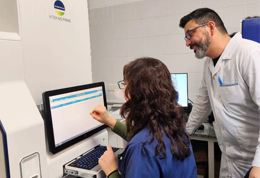 La Pampa avanza en el análisis microbiológico con nuevo equipo en Salud Pública