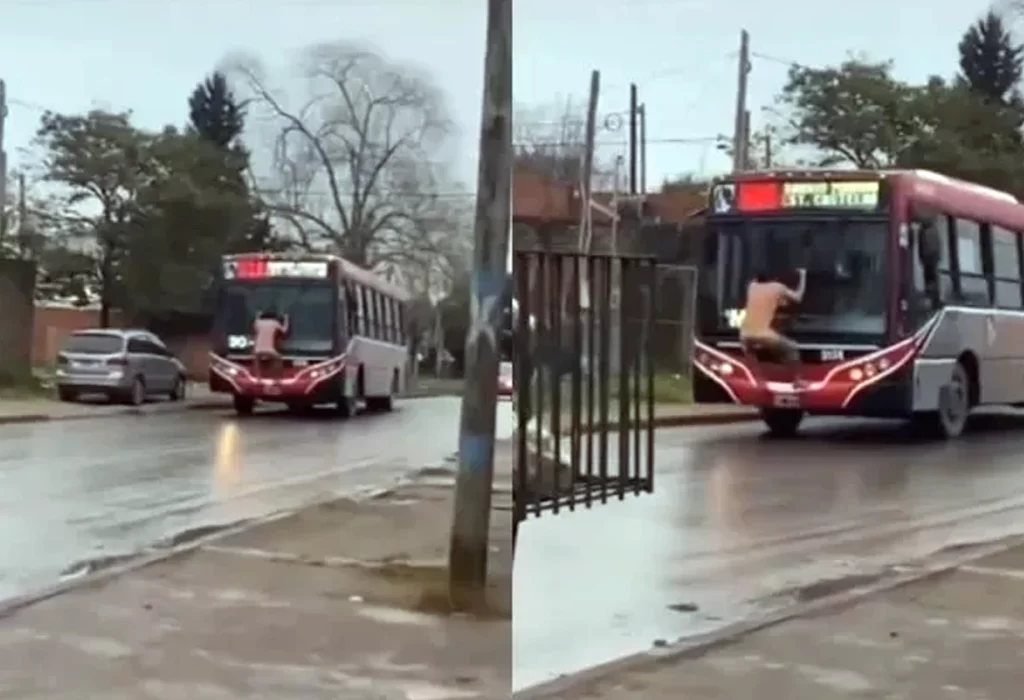 Un hombre desnudo se colgo de un colectivo en Merlo