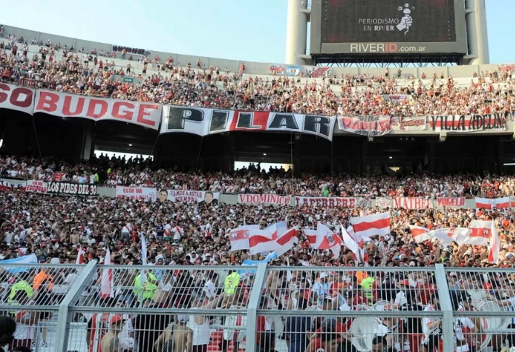 Accidente en el Estadio Monumental: Socia de River en Estado Delicado