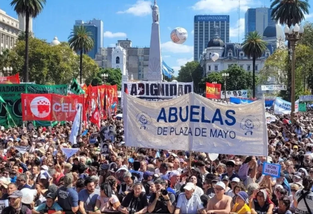 Concentración en Plaza de Mayo en Defensa de los Derechos Humanos