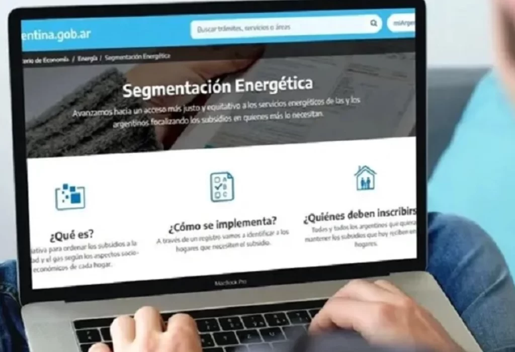 Casi 2 millones de hogares pobres podrían perder los subsidios de luz y gas en un mes