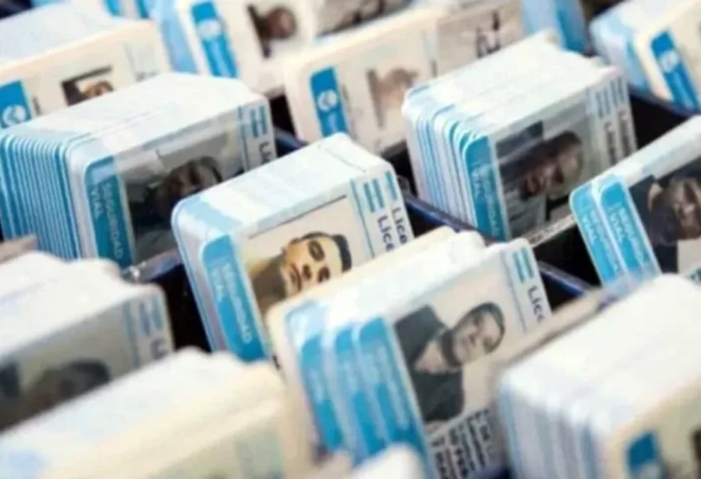 Córdoba extiende plazo para renovar licencias de conducir debido a falta de insumos
