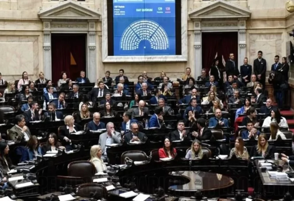 Ardohain y Maquieyra votaron contra la expulsión de libertarios que visitaron genocidas