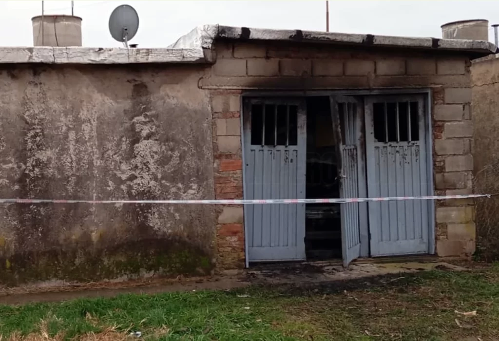 Investigación en curso tras incendio en calle Gobernador Duval