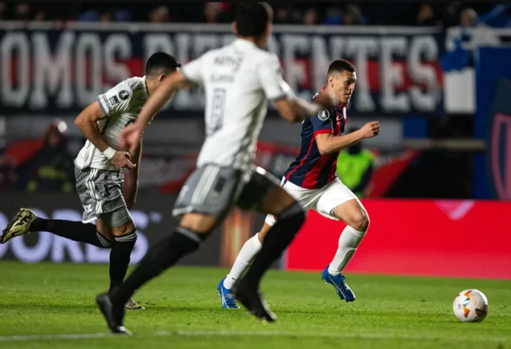Atlético Mineiro Denuncia Gestos Racistas de Hinchas de San Lorenzo