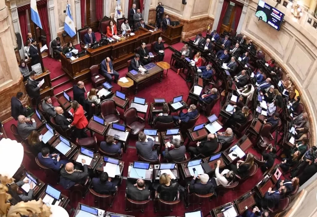 Senadores Aumentan su Sueldo a $9 Millones Mensuales