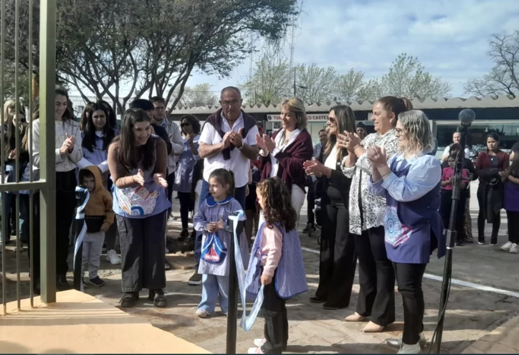 Inauguran la Plaza Blanda en Eduardo Castex, un nuevo espacio de juegos seguros para la niñez