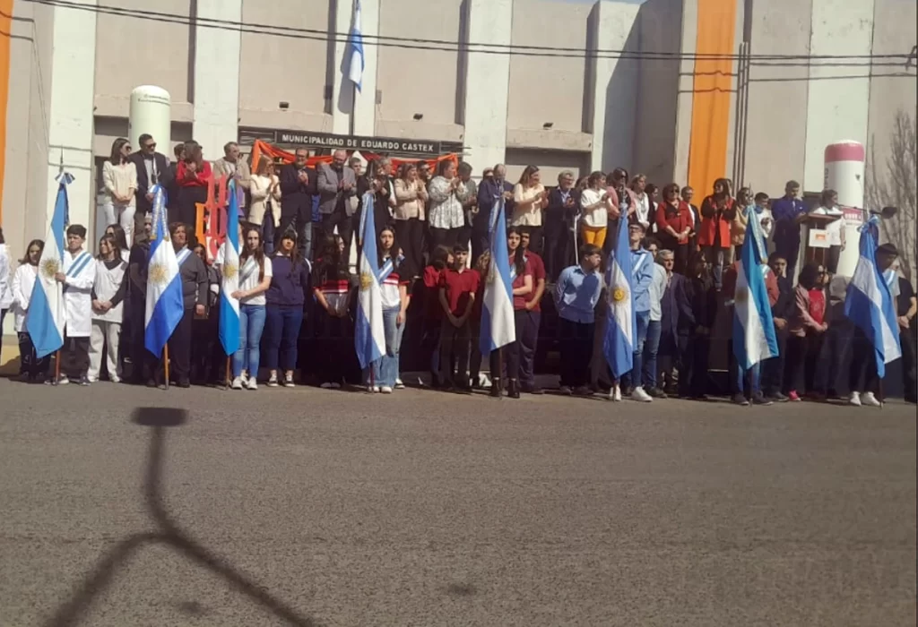 Eduardo Castex celebró su 116° aniversario con un emotivo acto y desfile cívico
