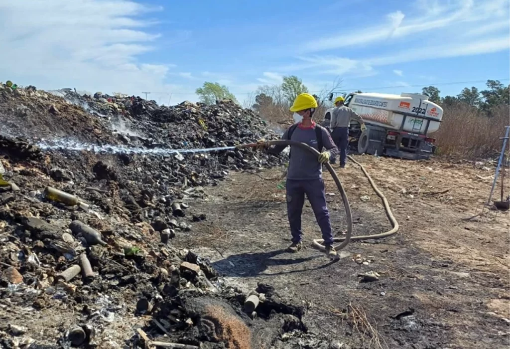 Control de Incendio en Basurero Municipal: Un Esfuerzo Coordinado
