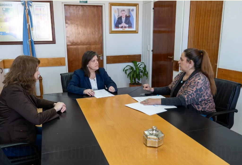 Firman convenios de crédito para emprendedores en Conhello y Eduardo Castex