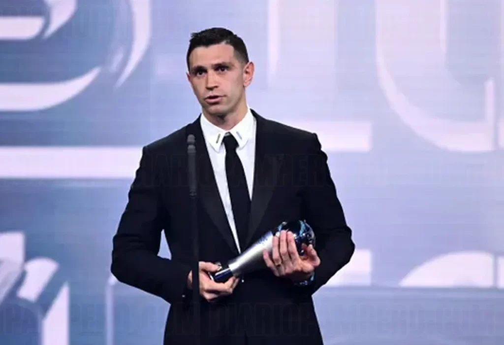 Balón de Oro 2024: Dibu Martínez Candidato a Mejor Arquero del Mundo