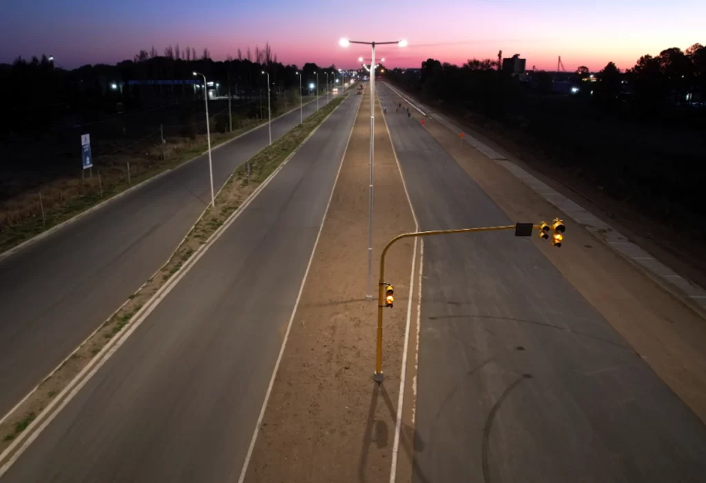 Se Habilita la Iluminación y Semaforización en Importante Tramo de la Doble Vía de Pico