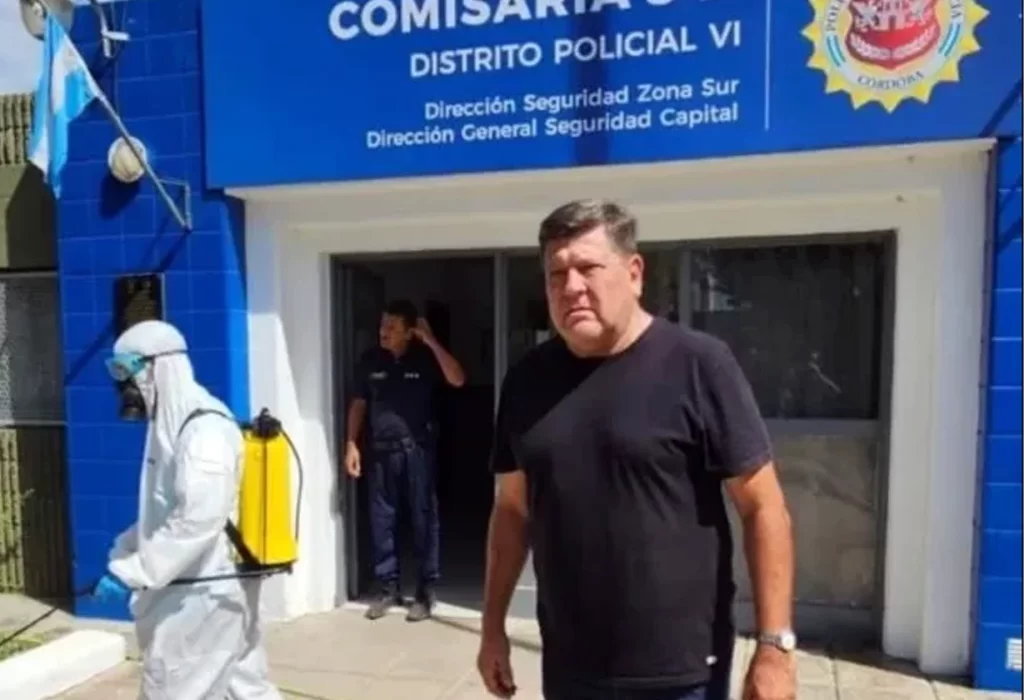 Córdoba: Detienen a un Funcionario Municipal por Robo en un Supermercado