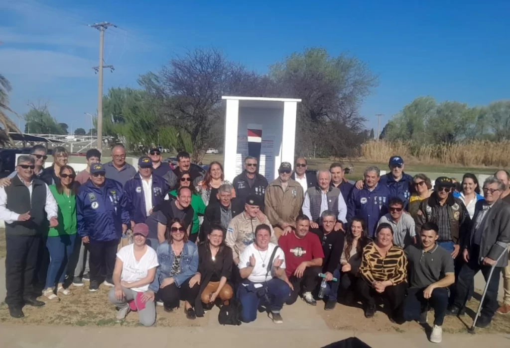 Instalación de la héroes de Malvinasdel Neptune 2-P-111 en Eduardo Castex