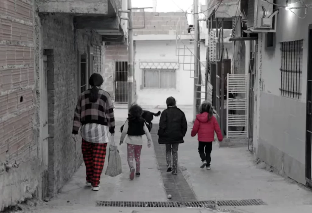 Infancia en crisis: el 66,1% de los niños argentinos vive en la pobreza y el 27% en la indigencia
