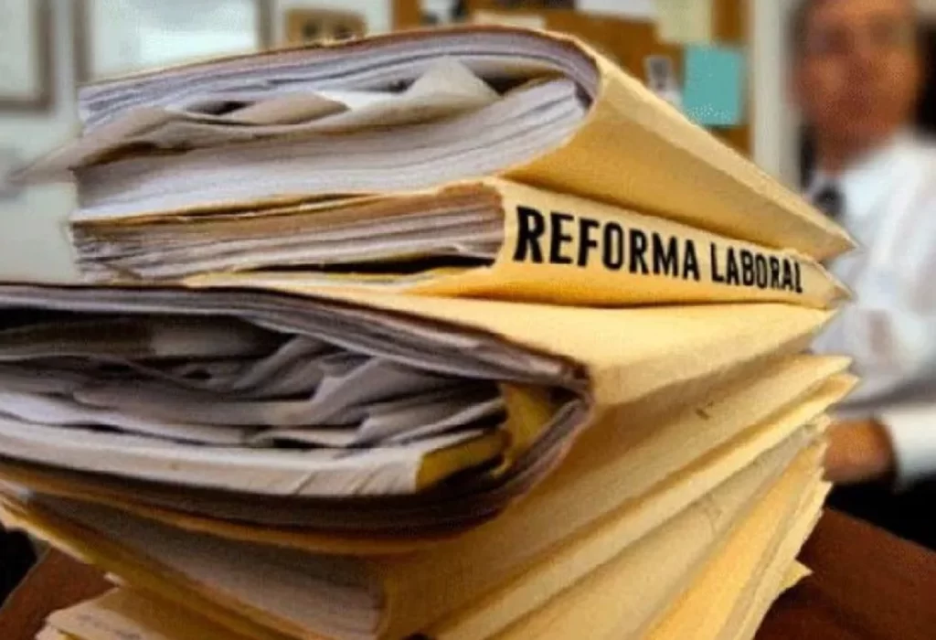 El Gobierno avanza con la reforma laboral: despidos más baratos y el fin de la indemnización tradicional