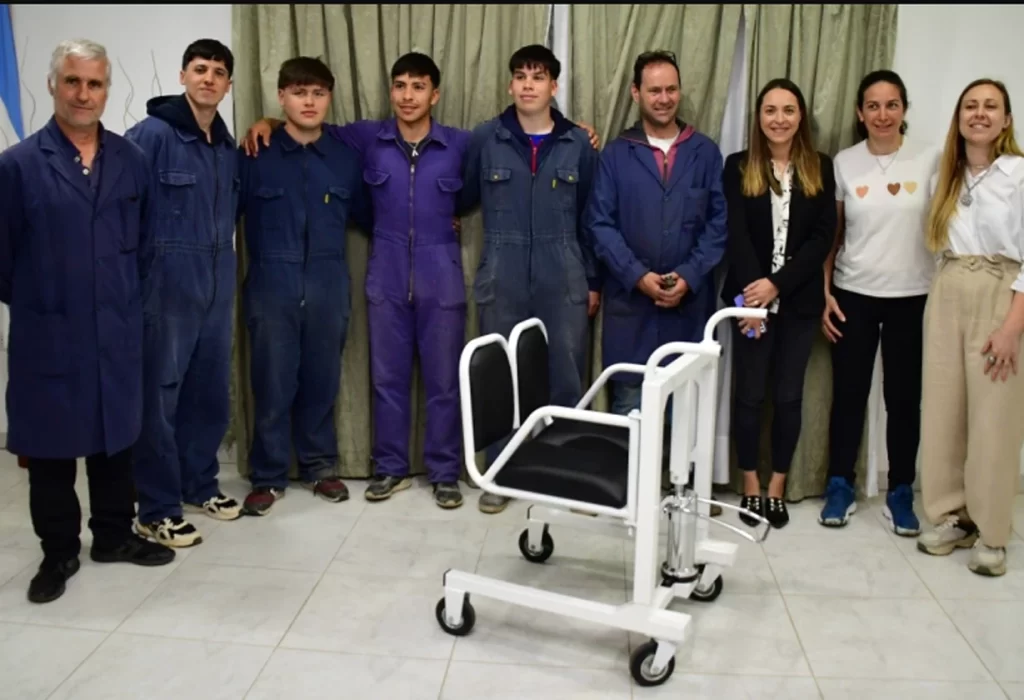 La Asociación Soles recibió una una silla de ruedas hidráulica
