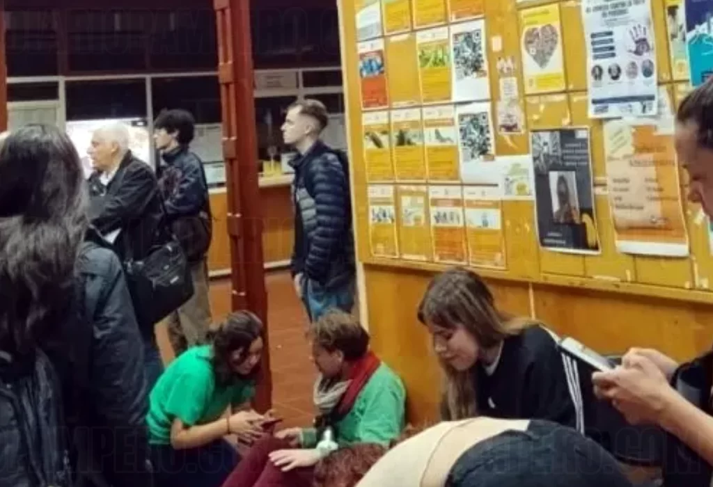 Tensión en la Universidad de Quilmes: Estudiantes Denuncian Ataque con Gas Pimienta