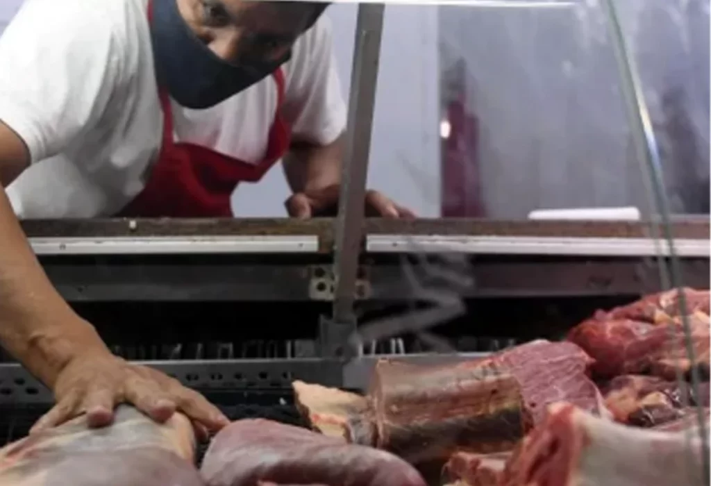 El consumo de carne vacuna en Argentina alcanza su nivel más bajo en 28 años