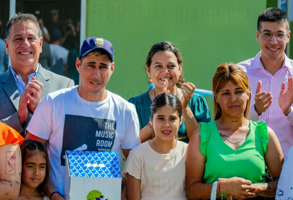 Seis familias de Conhello estrenan sus viviendas y se firma convenio para construir cuatro más