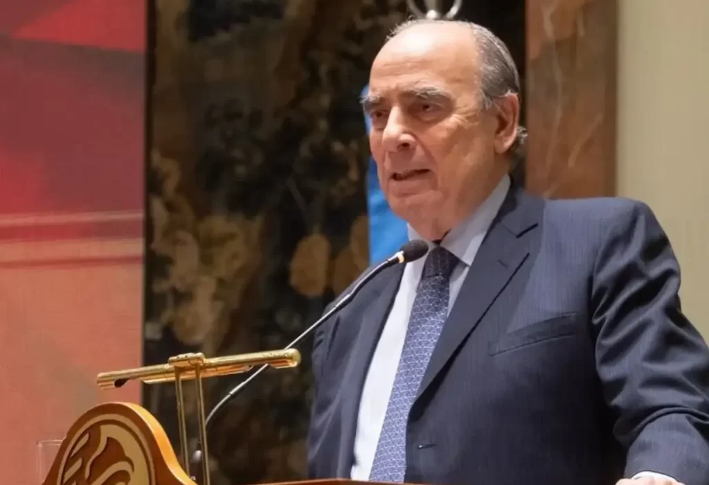 Francos defiende privatización de Aerolíneas ante el Senado