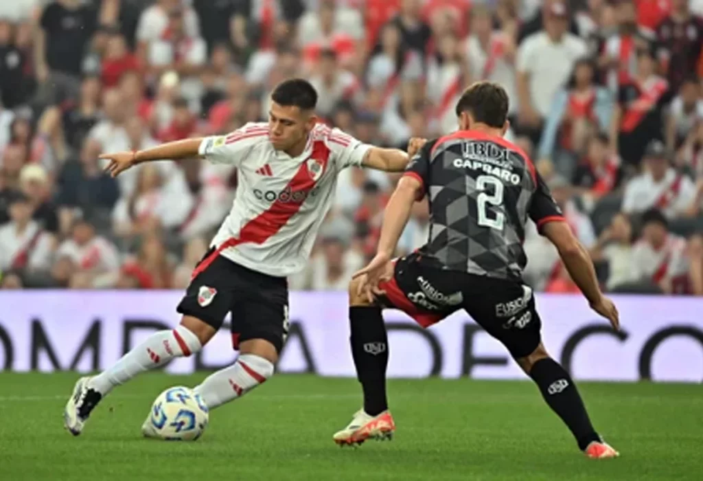 River goleó a Barracas Central y sigue en la lucha por la Liga Profesional