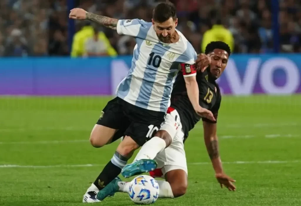 Argentina se impone 1-0 a Perú con un golazo de Lautaro Martínez