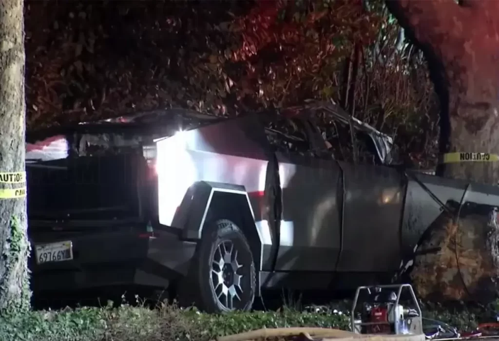 Tres jóvenes mueren en accidente de un Tesla Cybertruck