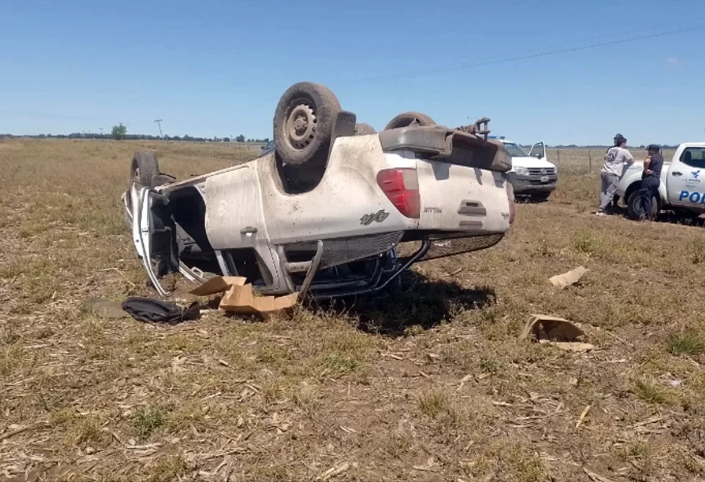 Tragedia en La Pampa: mujer fallece tras vuelco de camioneta en el Meridiano V
