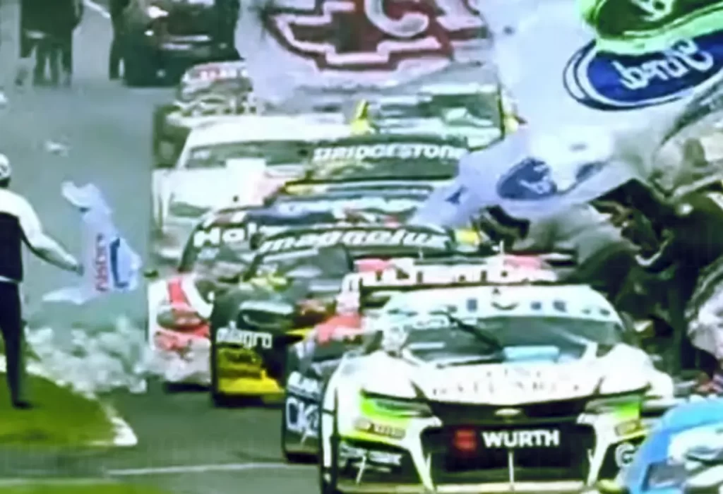 Insólito momento en Turismo Carretera: papelitos en el auto de Werner y Santero campeón