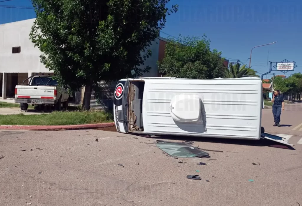 Fuerte accidente entre dos vehículos en Eduardo Castex