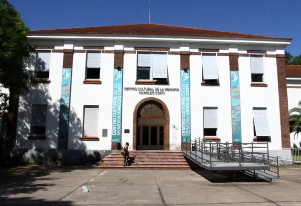 Despidos masivos cierran el Centro Cultural Haroldo Conti en fin de año