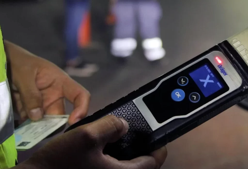 Chofer dio positivo de alcoholemia antes de trasladar a 54 estudiantes