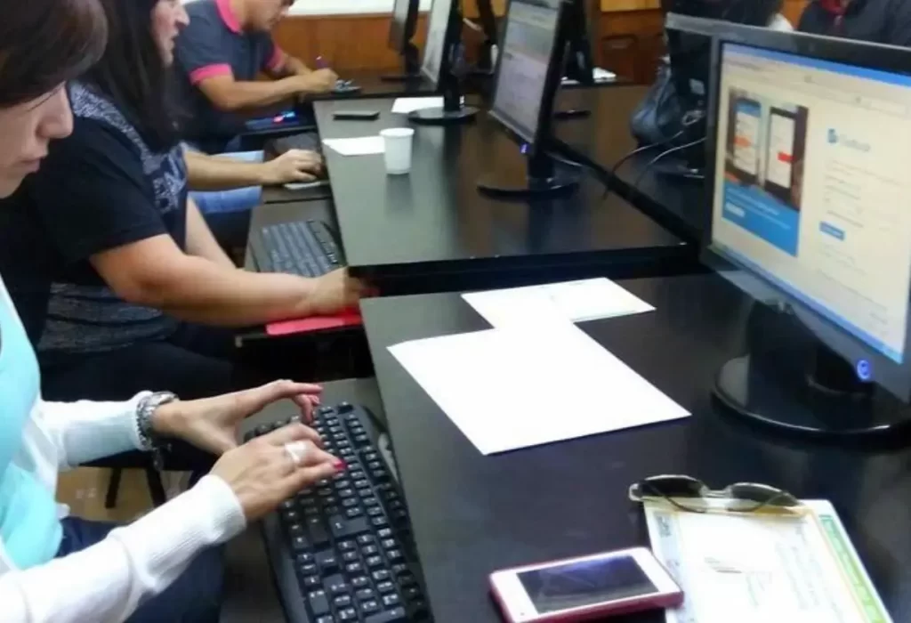 Evaluaciones de idoneidad y más despidos afectan a 40 mil empleados