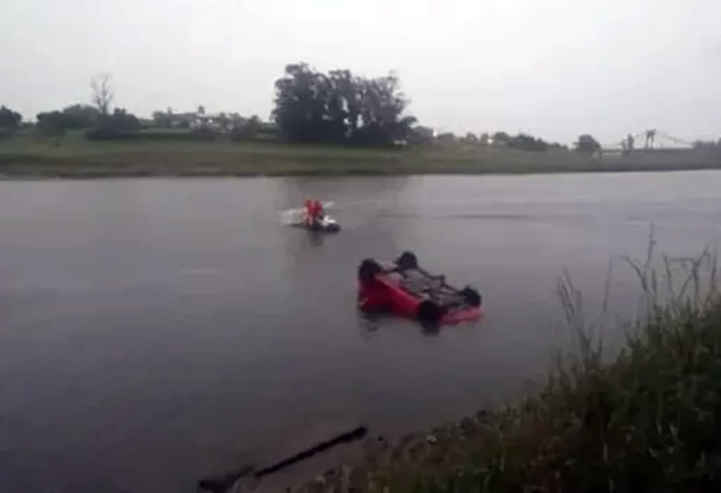 Tragedia en Necochea: una mujer murió tras caer su auto al río y la Justicia investiga a su esposo