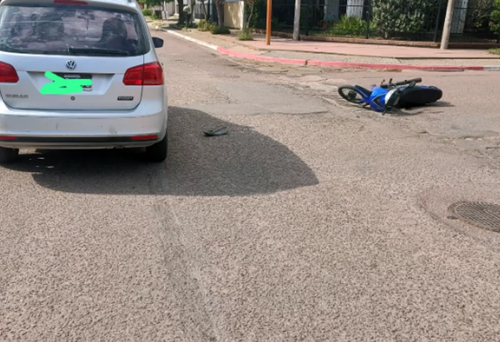 Accidente vial deja dos motociclistas hospitalizadas