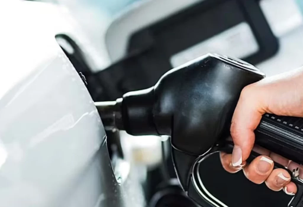 Autoservicio de combustibles desata conflicto laboral: 65.000 empleos en riesgo