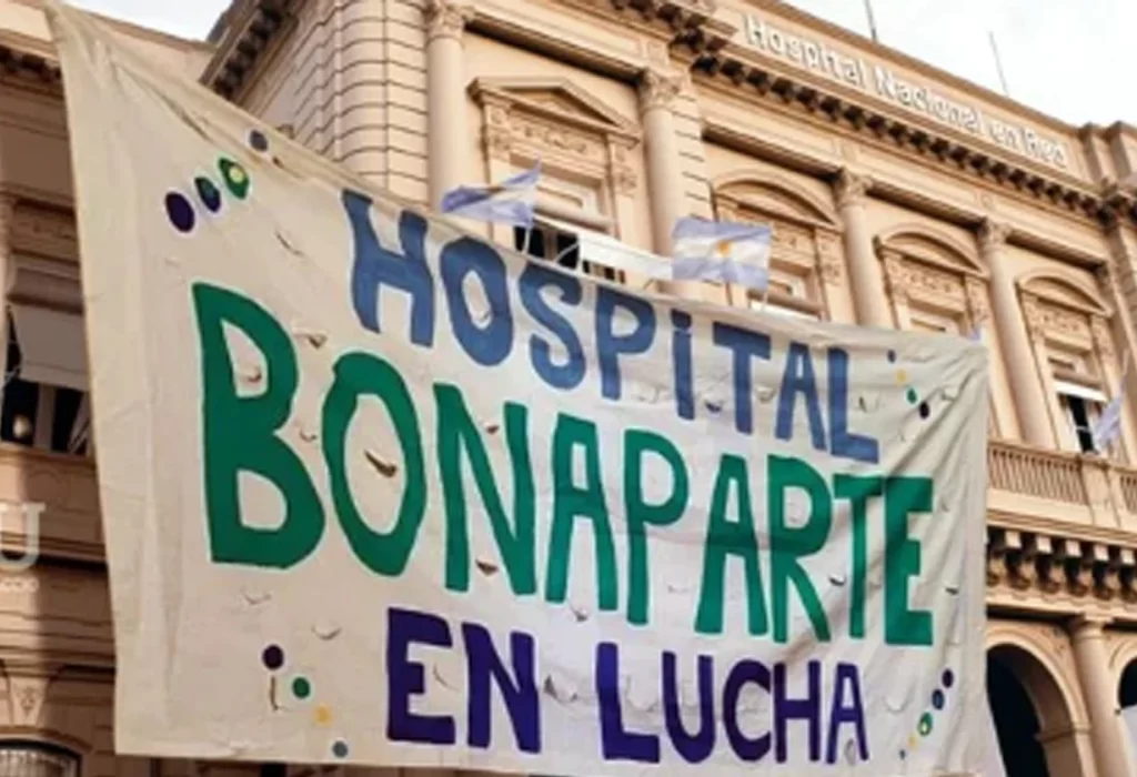Hospital Bonaparte: 500 trabajadores de salud mental afectados por medidas laborales